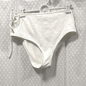 NWT AERIE• white eyelet high rise swim bottoms M
